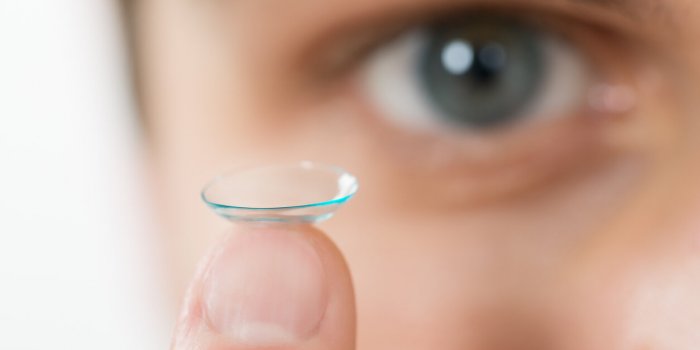 Sept gestes du quotidien à ne plus faire pour prévenir le vieillissement des yeux