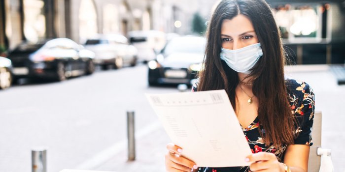 Covid : 5 objets dangereux en terrasse selon un mÃ©decin