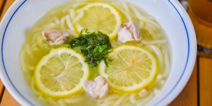 7 recettes à base d'eau chaude pour mieux s'hydrater en été