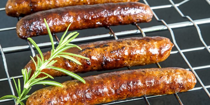 Chipolatas, merguez et vÃ©gÃ©tales : les pires marques de saucisses Ã  griller selon 60 millions de consommateurs