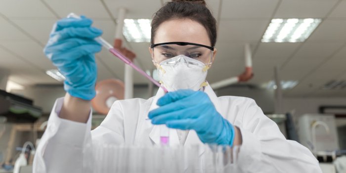 "700 000 tests virologiques par semaine au 11 mai" : 5 choses à savoir