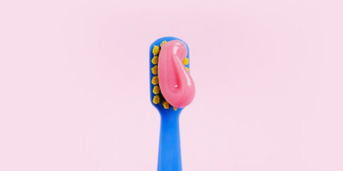 7 conseils de dentiste pour choisir son dentifrice après 60 ans