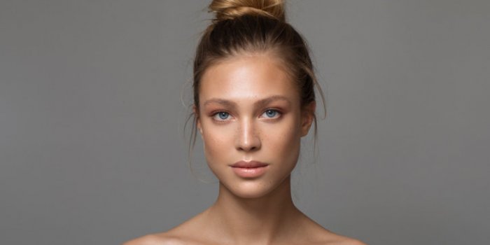 Cheveux : 10 coiffures pour paraÃ®tre plus mince 