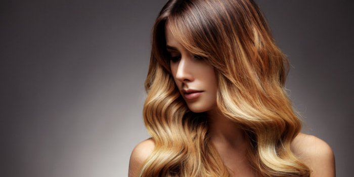 Cheveux : 10 coiffures pour paraÃ®tre plus mince 