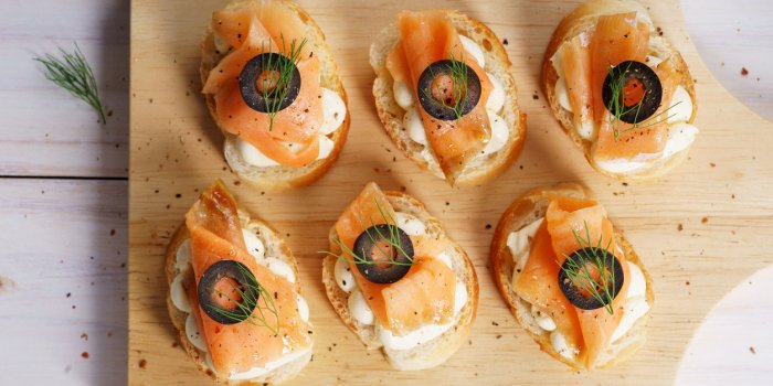 Toast, cacahouète, chocolat : ces aliments du réveillon de Noël vous exposent à la Covid-19