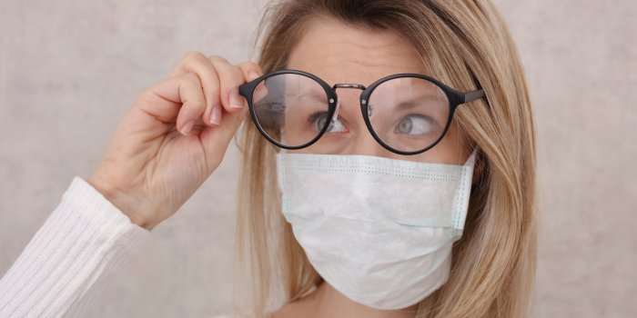 Covid-19 : comment porter mon masque si j'ai des lunettes ?