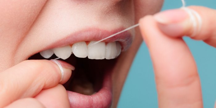 9 façons simples et rapides de prendre soin de ses dents, selon des dentistes