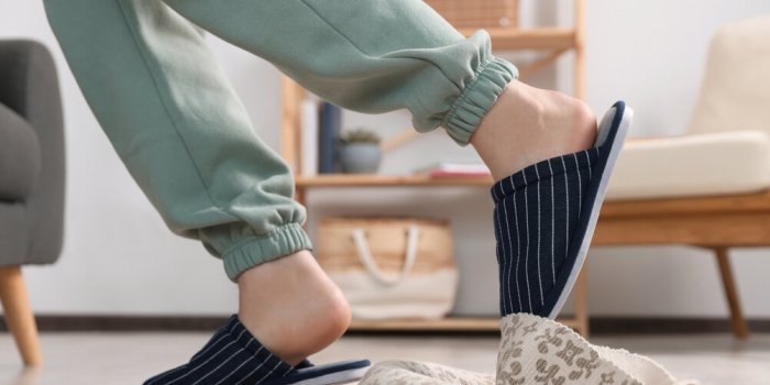 Ces 5 signes en marchant peuvent annoncer une démence à corps de Lewy