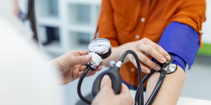 Hypertension, ostÃ©oporose... Quelle est la meilleure eau minÃ©rale pour votre santÃ© ? 