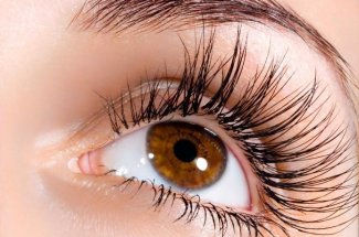 Vous voulez de longs cils ? Mefiez-vous des dangers