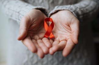 Sida : la maladie trop souvent ignoree par les plus de 50 ans