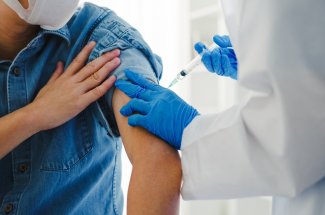 Covid-19 : plus vous avez de reactions au vaccin, plus vous etes protege