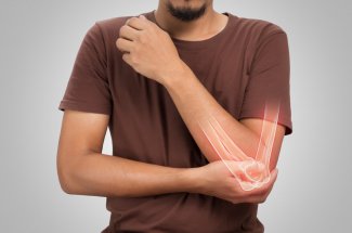 Des experts detaillent comment l’osteoporose devrait etre prise en charge chez les hommes