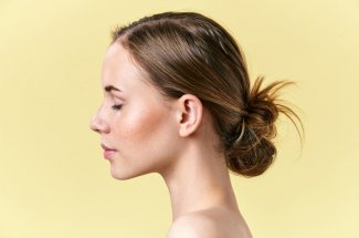 Taches brunes sur la peau : comment vous en debarrasser ?