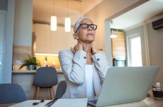 Douleurs chroniques au cou : des chercheurs ont trouve le moyen de les soulager