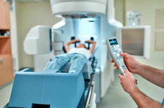 Une radiotherapie beaucoup  plus courte pour le cancer de la prostate ? Elle soigne aussi bien que la standard !