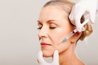 Injections au Botox pour combler les rides : des cas graves de botulisme signales en France
