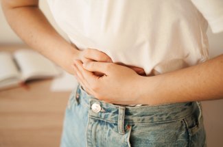 Ballonnements chroniques : 4 bonnes habitudes pour s’en debarrasser