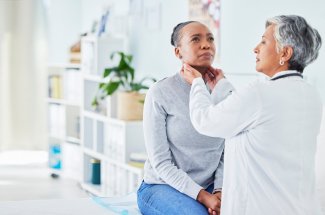 L’immunotherapie avant et apres la chirurgie ameliore la survie des cancers de la tete et du cou