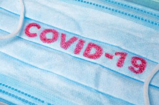 Covid : "la gratuite des masques devrait etre une evidence" selon le Pr Axel Kahn