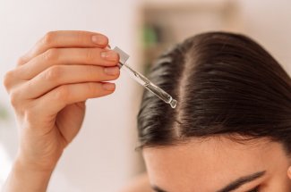 Cheveux fins : 3 huiles capillaires pour y remedier