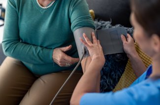 Medicaments antihypertenseurs : un risque de fracture osseuse double en maison de retraite