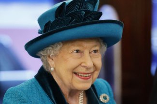 Covid-19 : Elizabeth II positive, elle souffre de symptomes legers