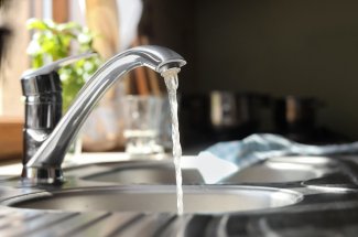 Pour avoir une eau du robinet saine, faites-la bouillir