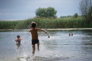Mort d’un enfant apres une baignade : qu-est-ce que ce parasite mangeur de cerveau ? 