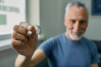 Arnaques aux aides auditives : comment ne pas se faire avoir ? 