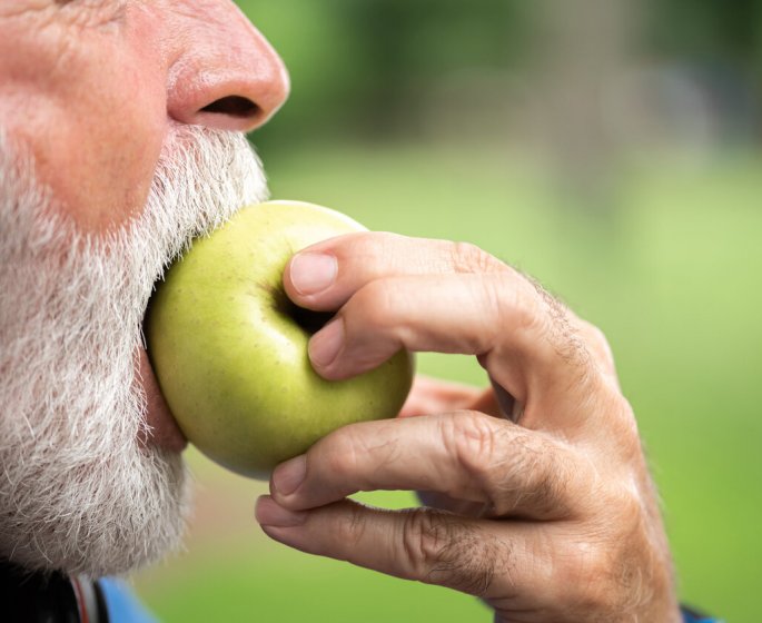 Pourquoi vous devriez manger une pomme par jour ?