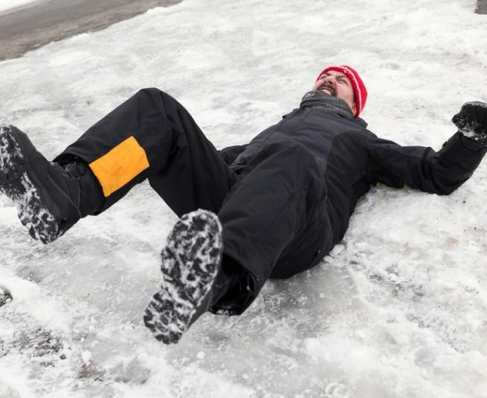 Verglas, neige : les 3 conseils des pompiers pour ne pas tomber