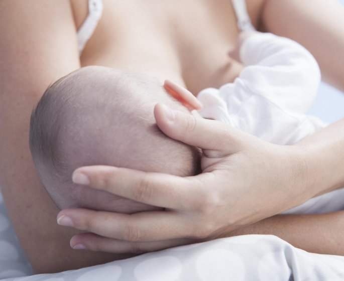 Symptomes de la Covid-19 : le lait d’une maman infectee devient vert