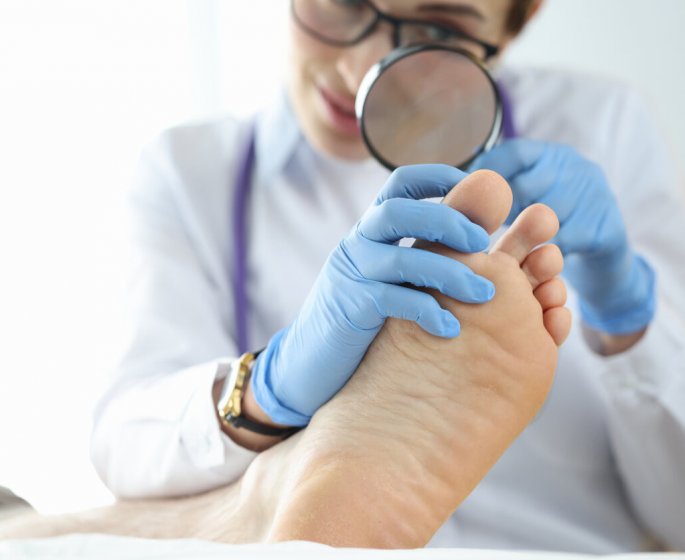 Vosges : des asticots decouverts dans les doigts de pied d’une femme hospitalisee
