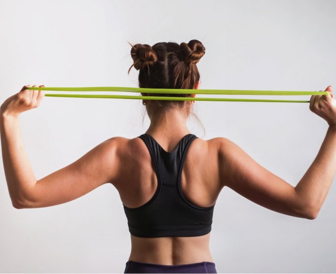 Dos bloque : 3 conseils d’un kinesitherapeute pour le soulager