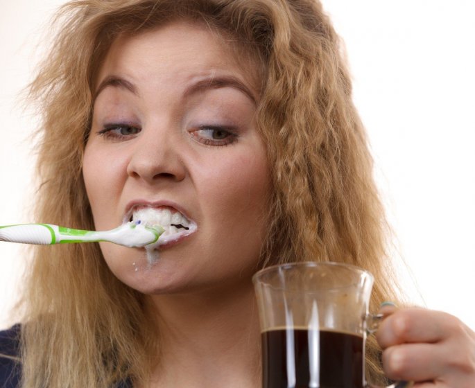  Cafe : faut-il se brosser les dents avant ou apres l-avoir bu ?