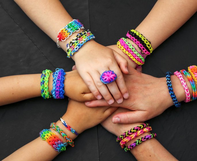 Bracelet Rainbow Loom : pas sans danger !
