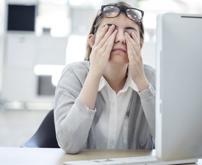Pourquoi se frotter regulierement les yeux peut deformer votre cornee