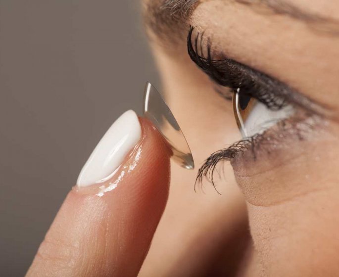 Pourquoi il est dangereux de porter des lentilles sous la douche