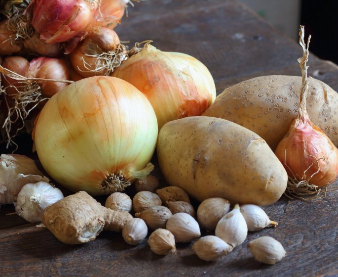 Le legume que vous ne devriez jamais stocker a cote des pommes de terre (et pourtant nous le faisons tous)
