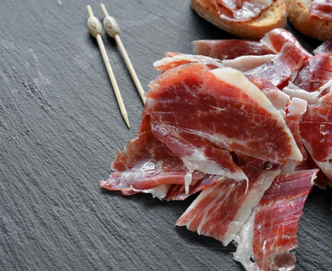 Acne : eviter la charcuterie