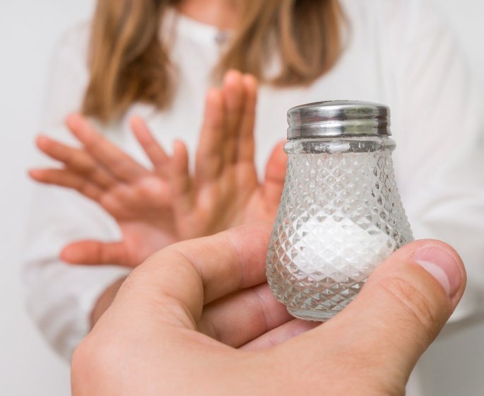 Cœur : les 4 astuces pour adopter une alimentation pauvre en sel