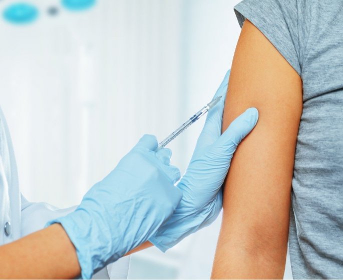 Pfizer : elle affirme que le vaccin l-a fait "vieillir de 20 ans en 3 jours"