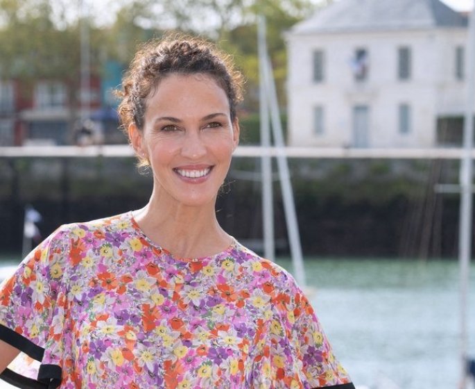 Cancer du sein : Linda Hardy pose topless pour sensibiliser au depistage