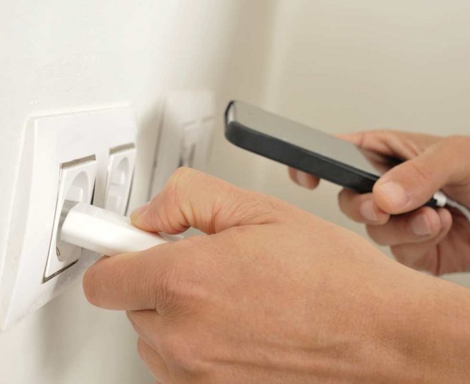 A 16 ans, il meurt electrocute en dormant a cause de son chargeur de telephone