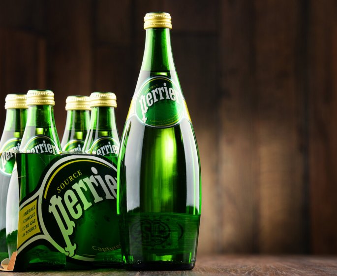 Deux millions de bouteilles d-eau minerale Perrier detruites, apres des soupcons de contamination bacterienne