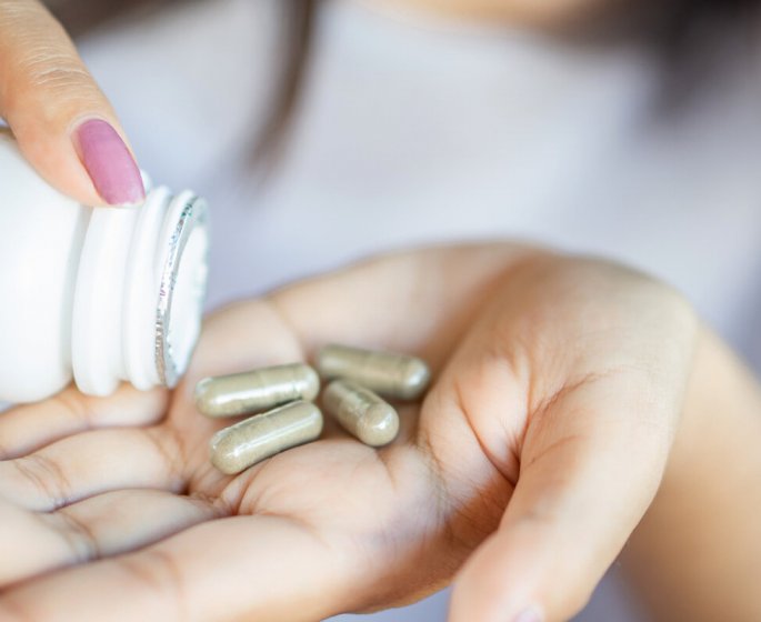 Vous perdez vos cheveux ? Arretez de ne prendre que des complements alimentaires