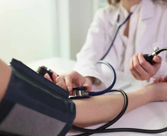Souffrir d’hypertension en milieu de vie exposerait a un risque plus eleve de demence