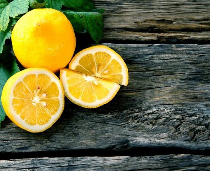 Aphte a la gencive : un bain de bouche au citron