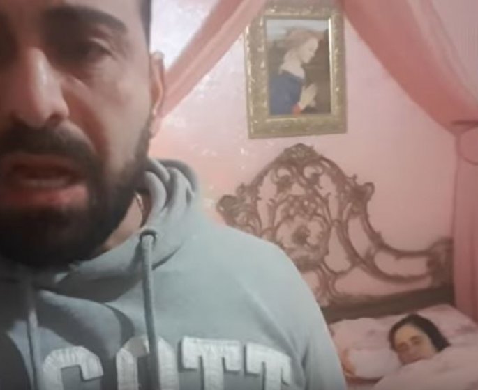Coronavirus : un acteur italien confine 24 heures avec sa sœur decedee